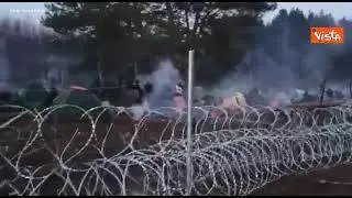 Migranti accampati al confine con la Polonia, le immagini