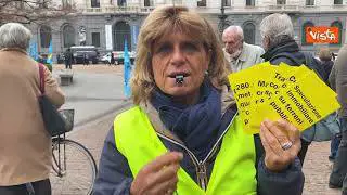 Nuovo stadio a Milano, flash mob di protesta del comitato San Siro in piazza della Scala