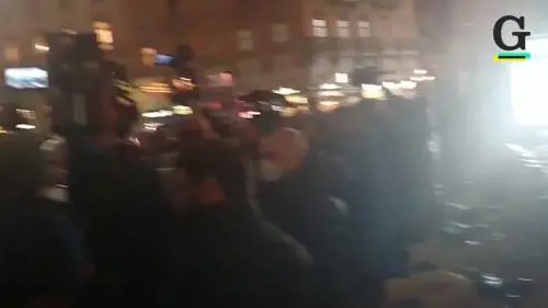Tensione e cariche in piazza Duomo
