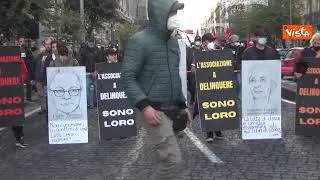 Corteo dei disoccupati a Napoli, a guida del corteo la foto di Draghi e Bonomi