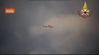 Maltempo a Cagliari, gli elicotteri dei Vigili del Fuoco recuperano i dispersi