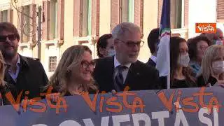 Reddito di cittadinanza, il flash mob di Fratelli d'Italia contro la misura a Montecitorio