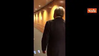 Tajani riceve la terza dose di vaccino a Bruxelles e lancia un appello: "Fatela tutti"