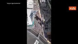 Corteo in Australia contro le restrizioni anti-covid, la sfilata lungo le strade di Brisbane