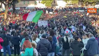 No Green pass a Roma, centinaia di persone manifestano al Circo Massimo