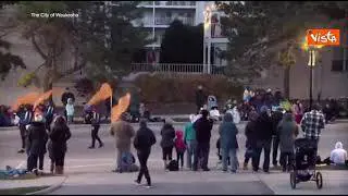 Usa, auto investe la folla a tutta velocità durante la parata natalizia