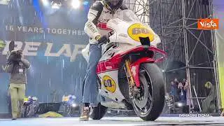 L'ultimo simbolico giro di pista di Valentino Rossi in Yamaha con One More Lap a Eicma
