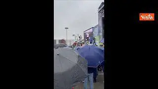 Valentino Rossi alla fiera delle due ruote Eicma a Milano, la gioia dei fan