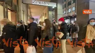 Black Friday, negozi del centro di Milano presi d’assalto