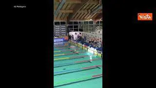 Festa di addio per Federica Pellegrini, tuffo in acqua con presidente del Coni Malagò