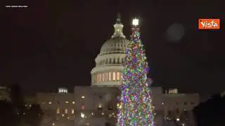 Nancy Pelosi accende l'albero di Natale a Capitol Hill
