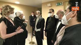 Prima alla Scala, Mattarella saluta l'orchestra. Un musicista: "Fa bene a non concedere bis"
