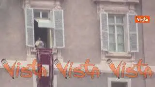 Migranti, Papa Francesco: "Guardiamo negli occhi gli scartati e lasciamoci scavare dentro"