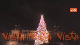 Gualtieri inaugura le luminarie dell'albero di Natale di Piazza Venezia, il momento dell'accensione