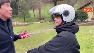 Gianni Morandi e lo sketch con il nipote in moto: "Ti ho detto di andare piano, che ti ridi"