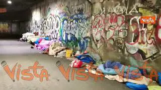 Al freddo e sotto un ponte, il Natale dei senzatetto di Milano