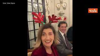 Daniela Santanchè e il centrotavola di Natale gigante: "Pensiamo anche a chi questo non ce l'ha"