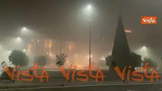 Fitta nebbia a Napoli nella notte di Capodanno
