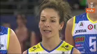 "Grazie Presidente" lo striscione per Mattarella esposto alla finale di Coppa Italia di pallavolo