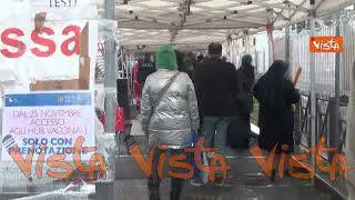 Hub vaccinali, a Roma in fila anche di domenica