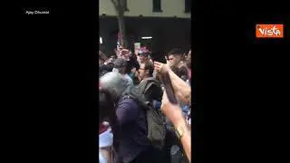 Caso Djokovic, i fan festeggiano in strada a Melbourne la decisione del tribunale sul visto