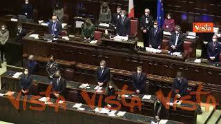 Il minuto di silenzio e poi l'applauso per David Sassoli nell'aula della Camera