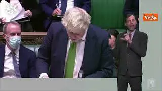 Johnson annuncia: "Stop Green Pass, smartworking e mascherine in classe"