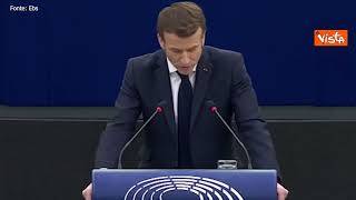 Macron: "Aborto sia nella carta dei diritti fondamentali Ue"
