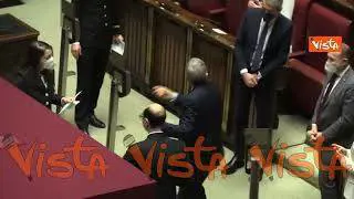Elezione Quirinale, il curioso gesto di Gasparri