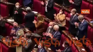 Standing ovation alla Camera