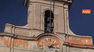 Giuramento Mattarella, i rintocchi del campanile di Montecitorio annunciano l'arrivo del Presidente