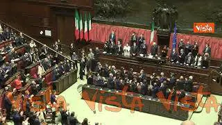 Da FdI applausi a Mattarella in Aula. Meloni in una nota: "Noi non lo avremmo mai votato"