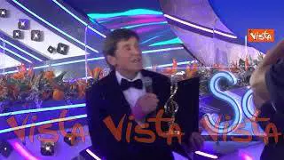 Sanremo, Morandi riceve il premio Lucio Dalla: "Domani? si va a correre"