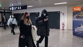 Sanremo, i vincitori Mahmood e Blanco sbarcano all'aeroporto di Fiumicino