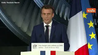 Macron presenta piano per 6 reattori e 50 parchi eolici: "Primo Paese non dipendente da fossili"