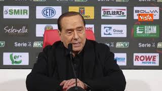 Berlusconi: "Sono uscito da brutto periodo, lavoro per unità forze politiche"