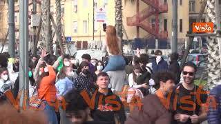 Morti durante lo stage, il corteo di protesta degli studenti a Napoli, le immagini