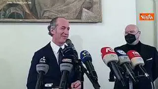 Siparietto per Zaia durante la conferenza stampa con Bonaccini e il microfono che fischia