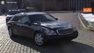 Putin incontra il Presidente dell'Azerbaigian e commenta il maxi-tavolo: "Colpa della pandemia"