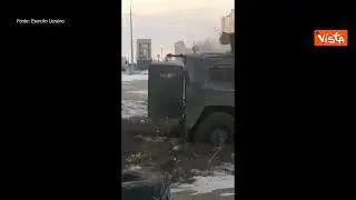 Ucraina, si combatte a Kharkiv, le immagini dei mezzi russi in fiamme
