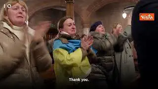 Boris Johnson partecipa a un momento di preghiera con la comunità ucraina