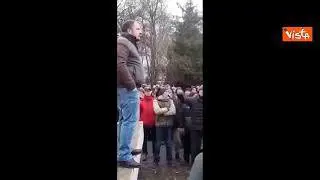 Ucraina, il sindaco di Konotop parla ai cittadini: "Se non ci arrendiamo ci radono al suolo"