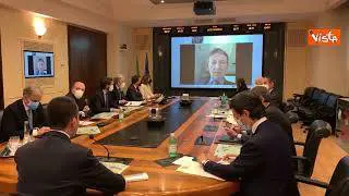 Applauso per l'Ambasciatore Zazo collegato a riunione Farnesina con Di Maio