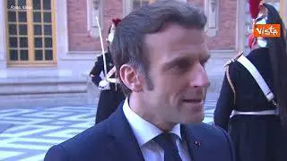 Ucraina, Macron: "Paese in guerra non può entrare in Ue, ma chiudere porta sarebbe ingiusto"