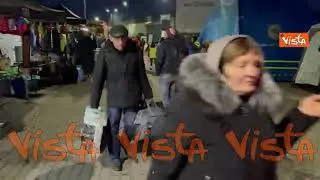 Un peluche per i bambini che dall'Ucraina arrivano in Polonia