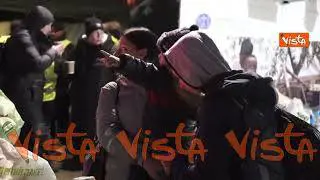 La lunga notte di chi scappa dalla guerra, l'arrivo dei profughi dall'Ucraina in Polonia