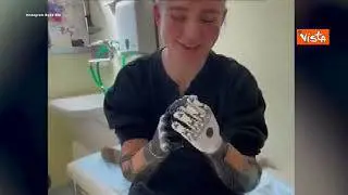 Bebe Vio mostra le nuove protesi: "La tecnologia migliora la vita"