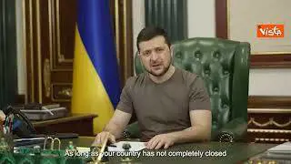 Zelensky: "Grazie a donna che ha fatto irruzione con cartello contro la guerra al Tg russo"