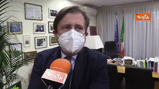 Fine stato emergenza, Sileri: "Verso progressiva rimozione obbligo mascherine al chiuso"
