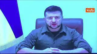 Ucraina, Zelensky: "Ho parlato con il Papa, popolo diventato esercito quando ha visto il male"